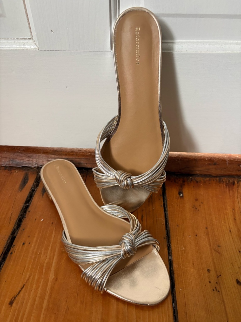 Reformation Peridot Mignon Knot Flat Sandals in Silver/Gold, Size 10 - Metallic